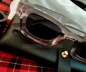 Gray Frames Sun Glasses /Classic Designs