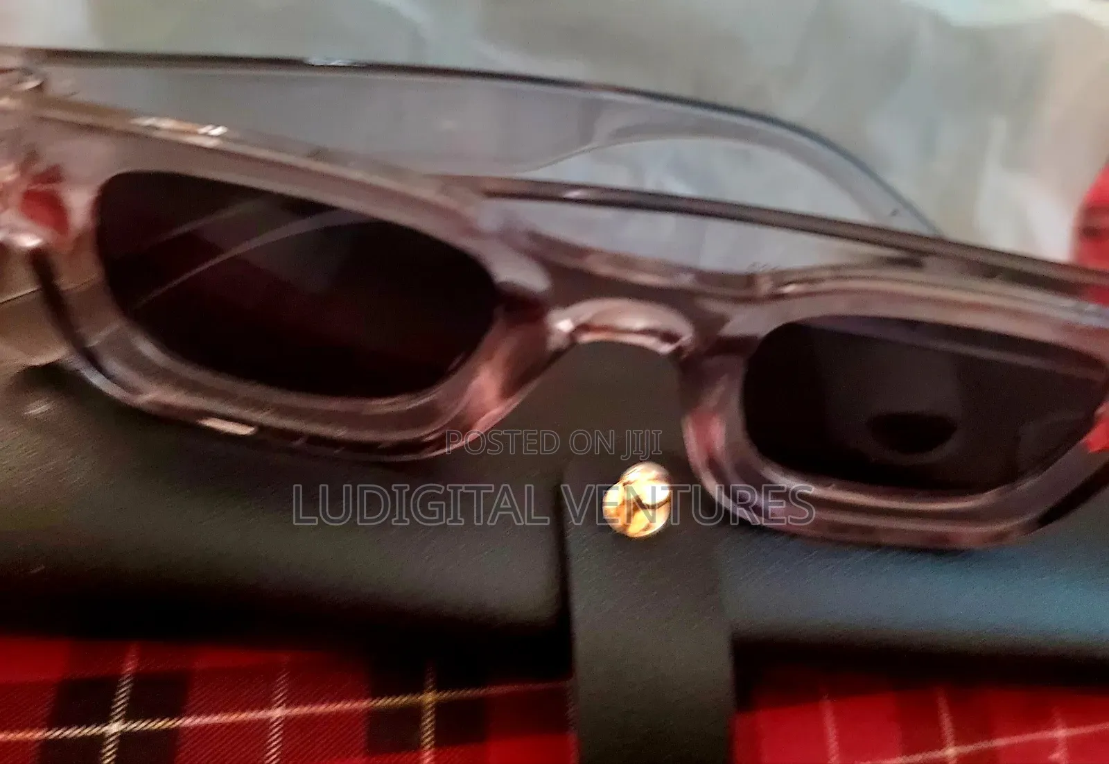 Gray Frames Sun Glasses /Classic Designs