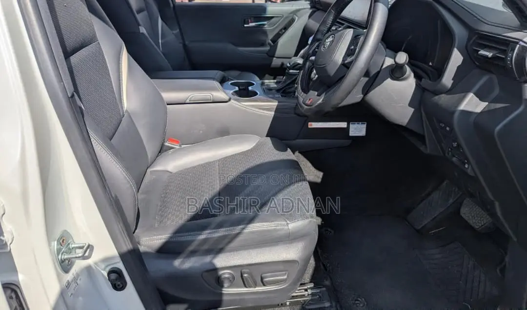 Toyota Land Cruiser LC300 2023 Pearl