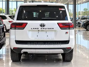 Toyota Land Cruiser LC300 2023 Pearl