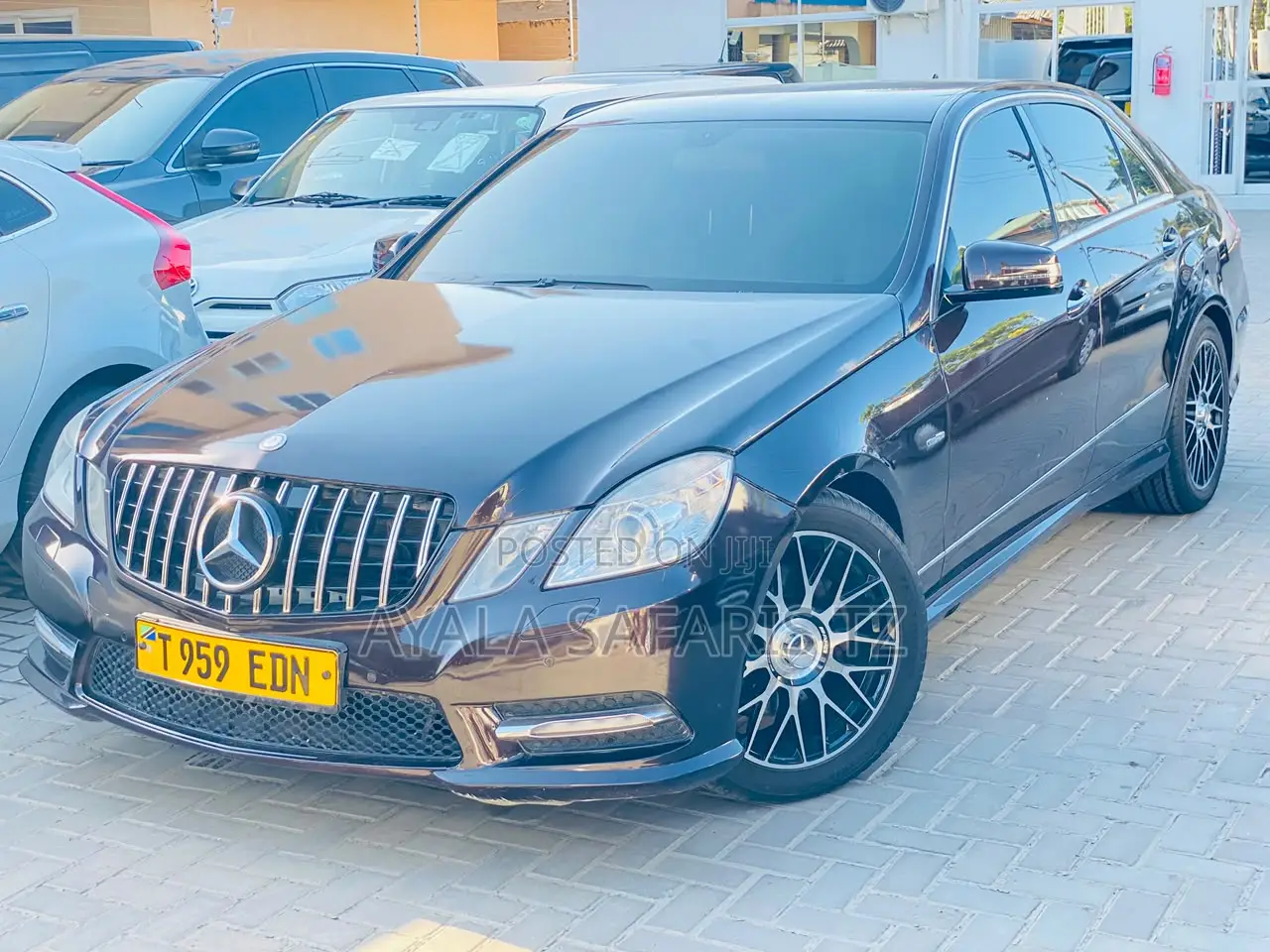 Mercedes-Benz E200 2012 Burgundy