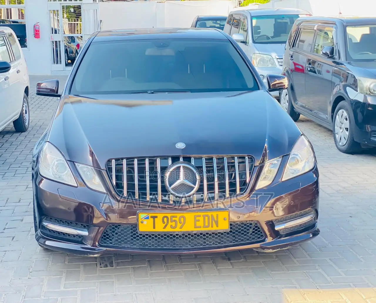 Mercedes-Benz E200 2012 Burgundy