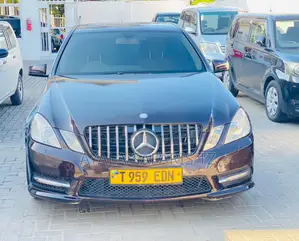 Mercedes-Benz E200 2012 Burgundy