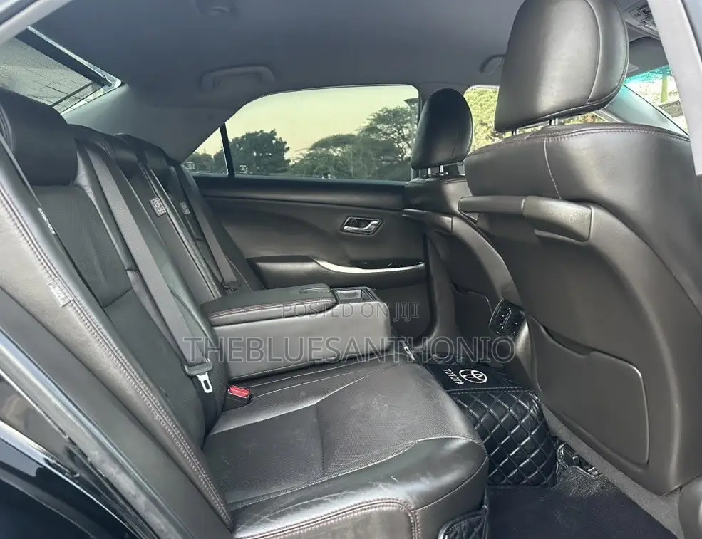Toyota Crown 2011 Black