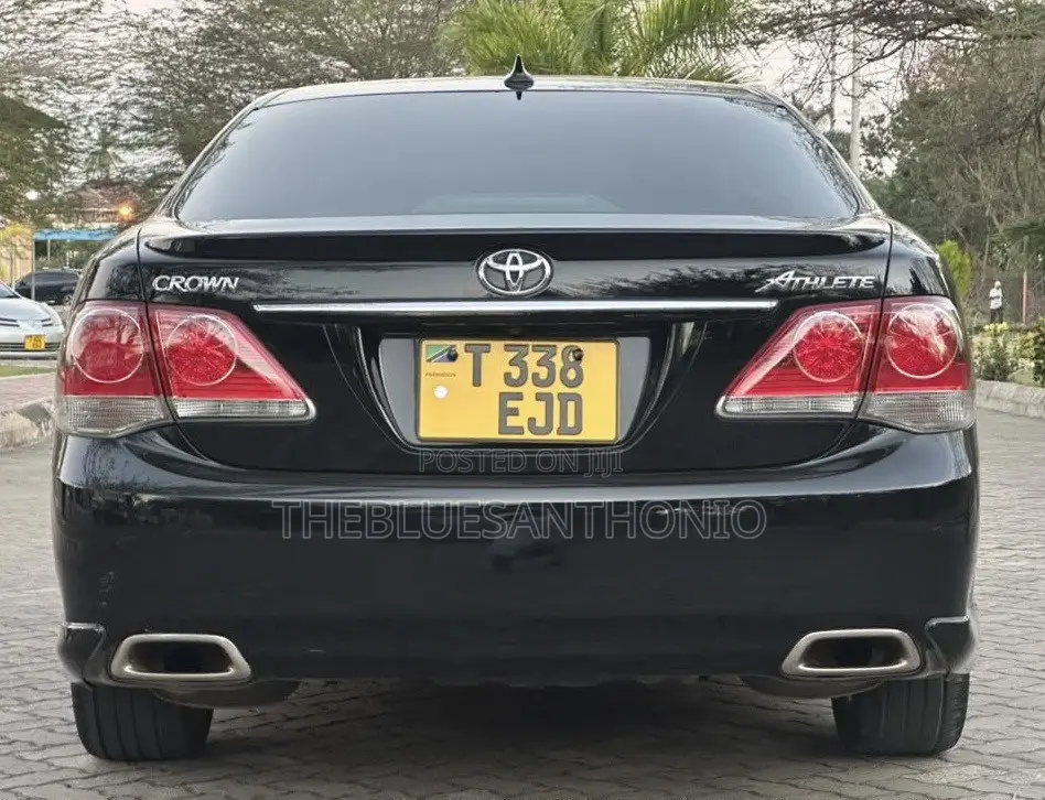 Toyota Crown 2011 Black