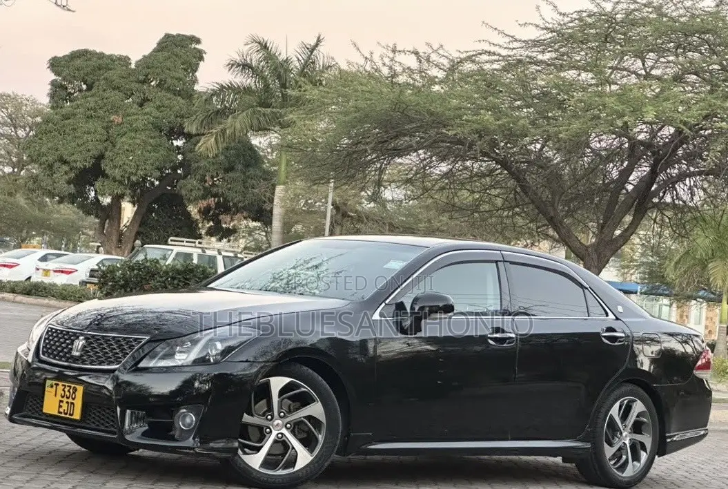 Toyota Crown 2011 Black