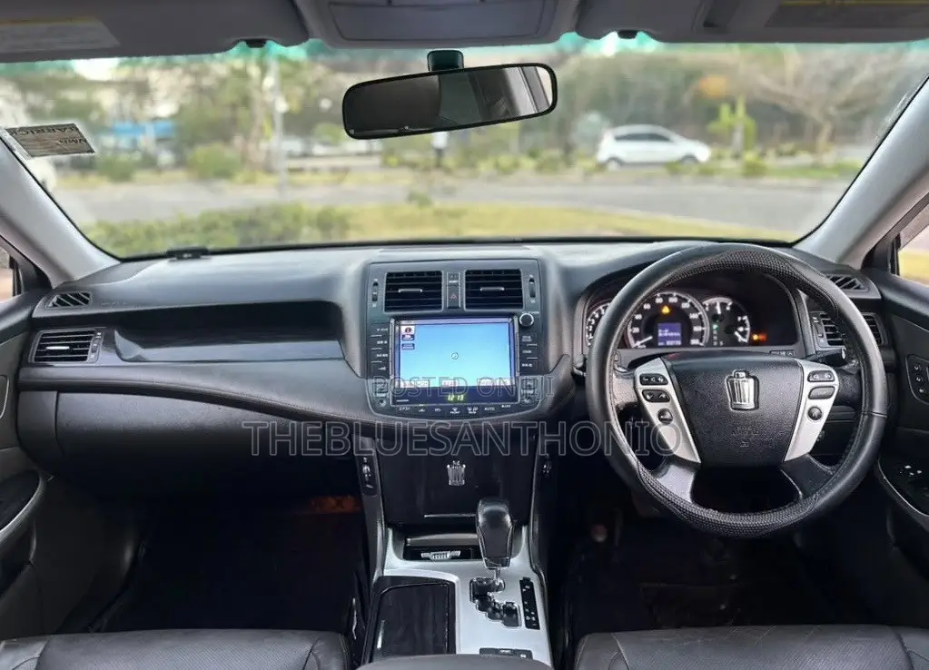 Toyota Crown 2011 Black