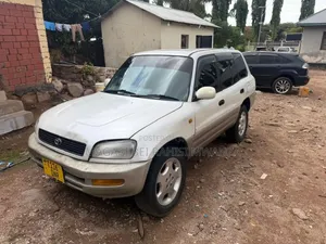 Toyota RAV4 Base FWD 1999 Silver