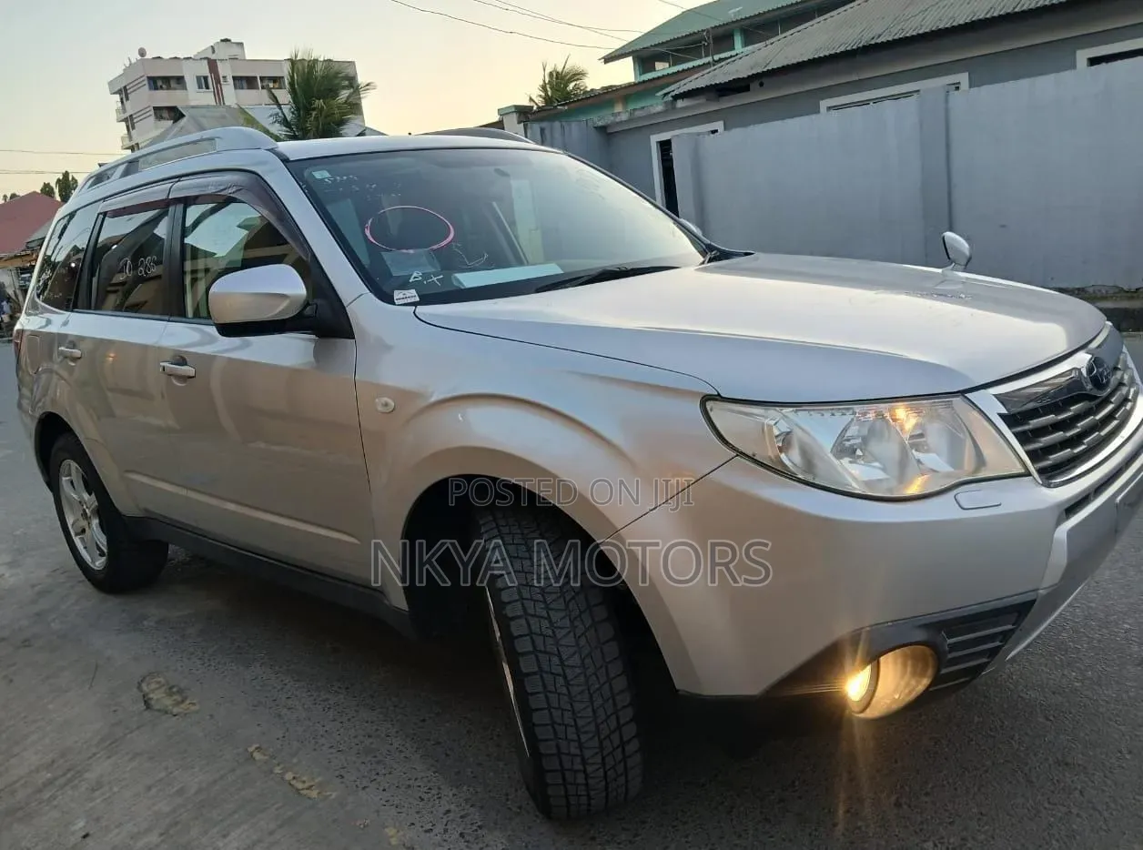 Subaru Forester 2010 Silver