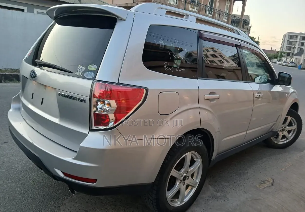 Subaru Forester 2010 Silver