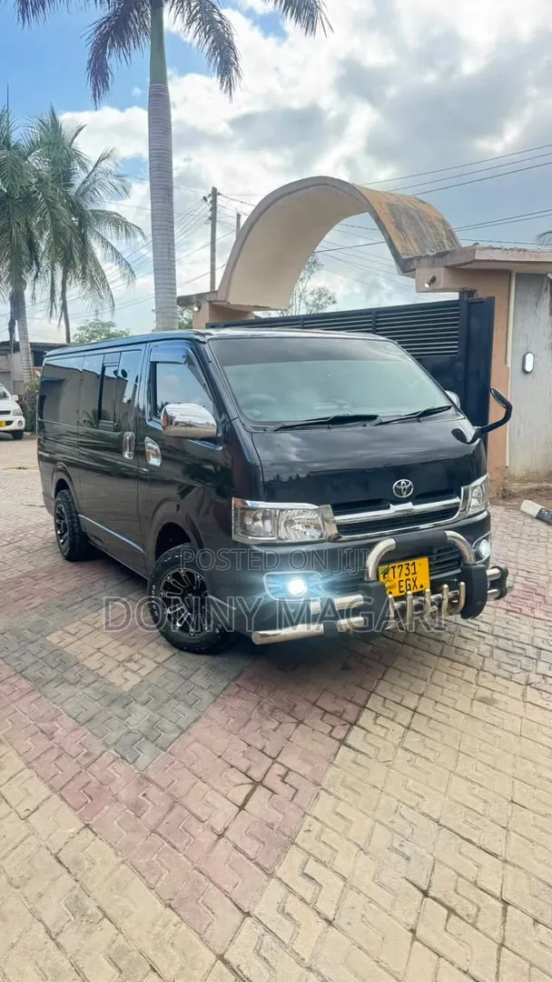 Toyota HiAce 2005 Black
