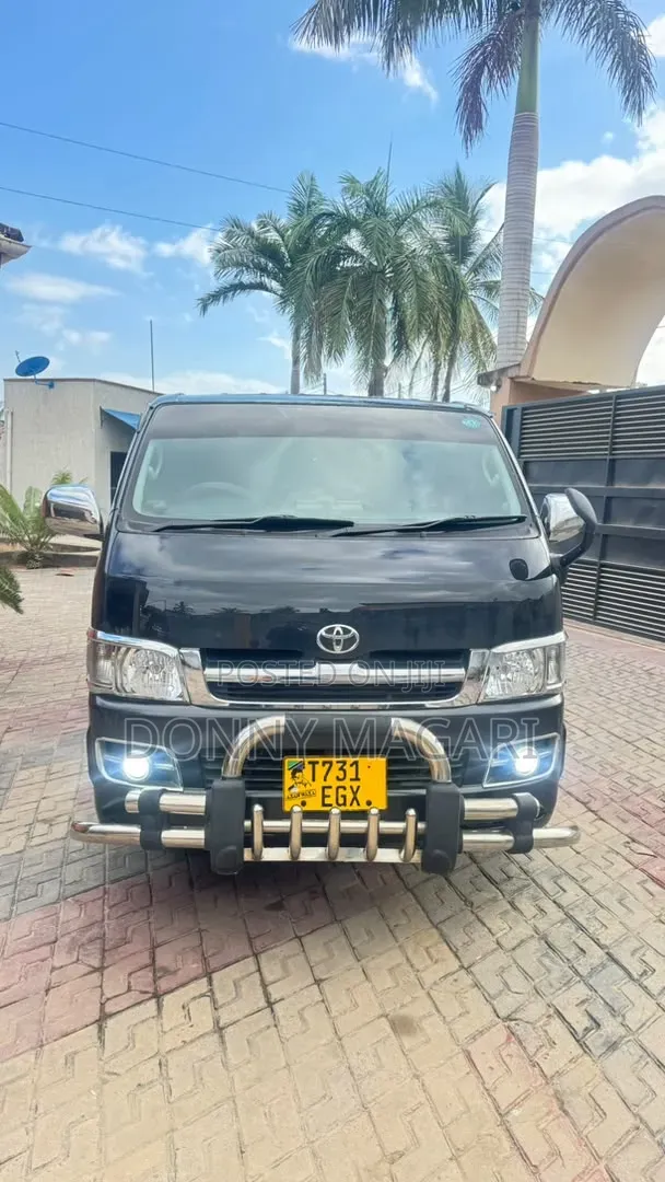Toyota HiAce 2005 Black
