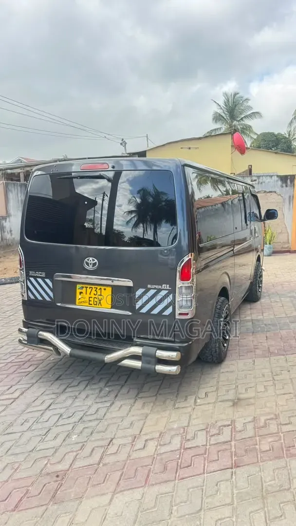 Toyota HiAce 2005 Black