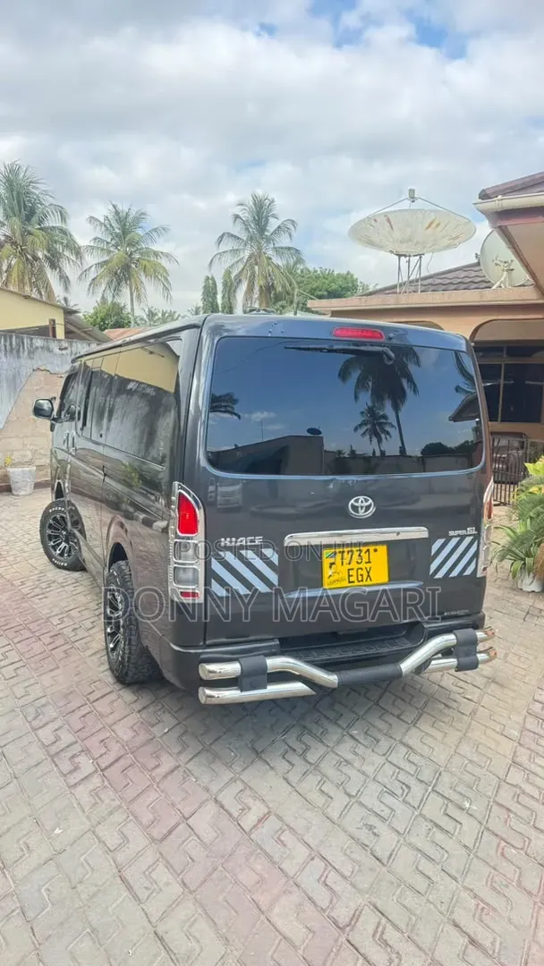 Toyota HiAce 2005 Black