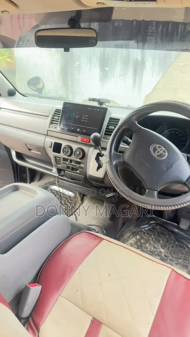 Toyota HiAce 2005 Black