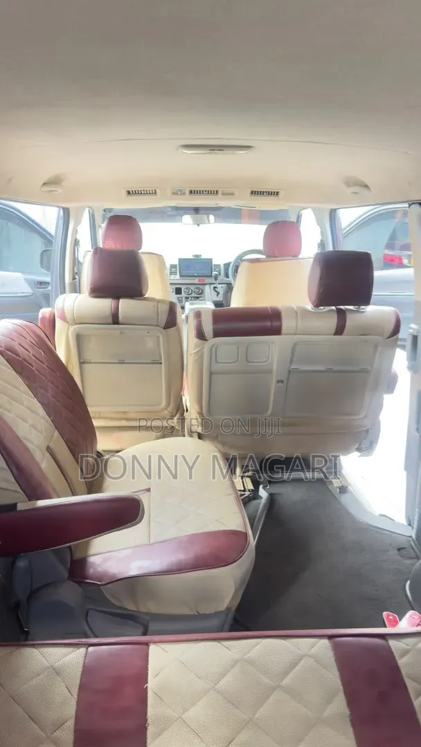 Toyota HiAce 2005 Black