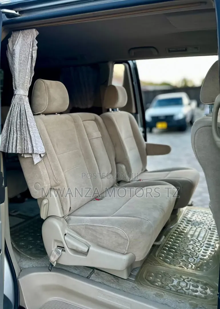 Toyota Alphard 2004 Silver