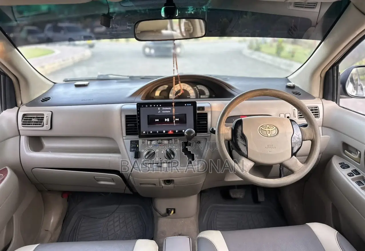 Toyota Raum 1.5 FWD 2004 Silver