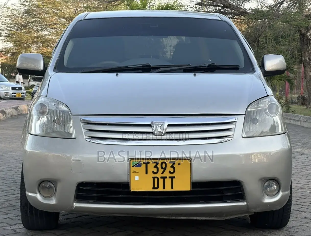 Toyota Raum 1.5 FWD 2004 Silver
