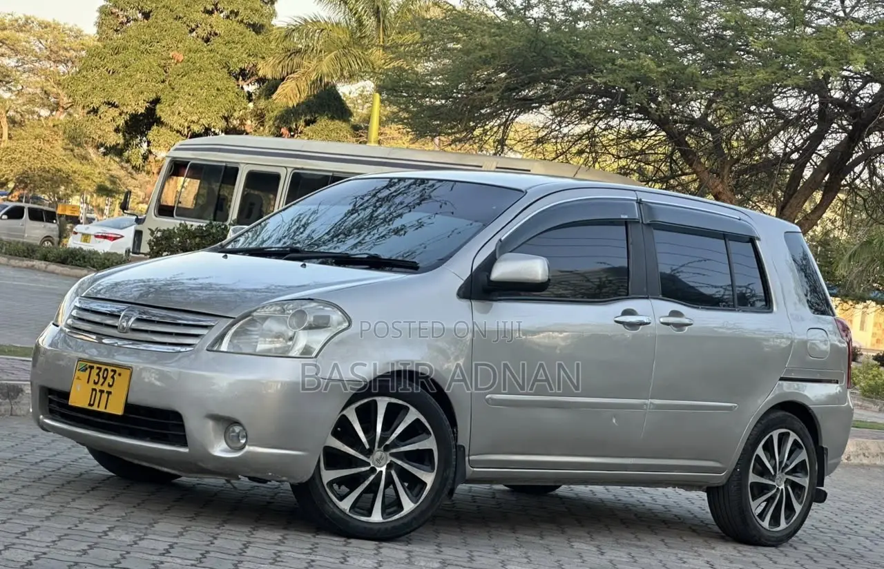 Toyota Raum 1.5 FWD 2004 Silver