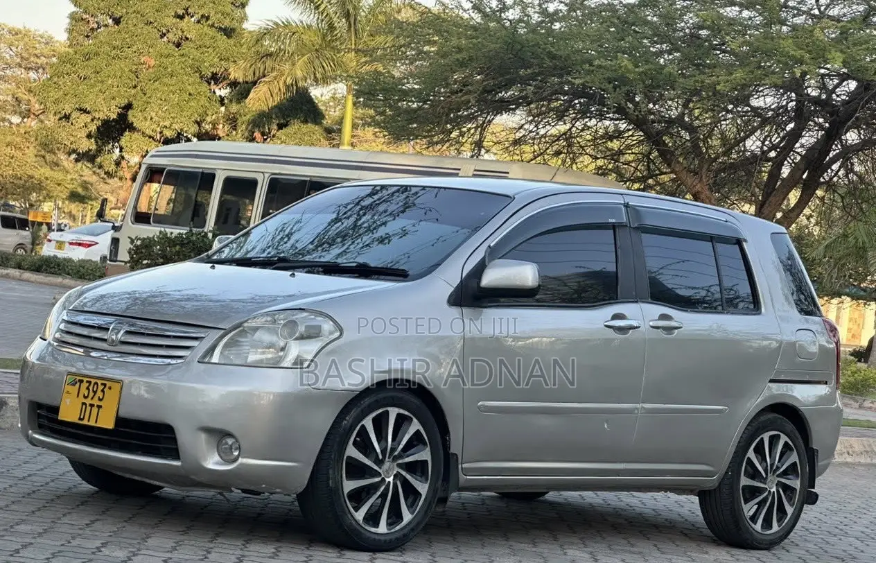 Toyota Raum 1.5 FWD 2004 Silver