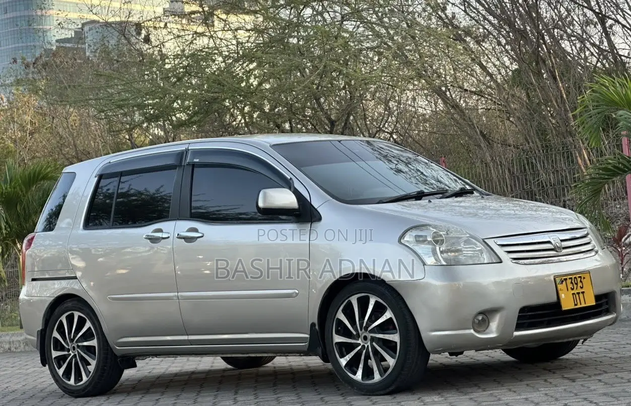 Toyota Raum 1.5 FWD 2004 Silver