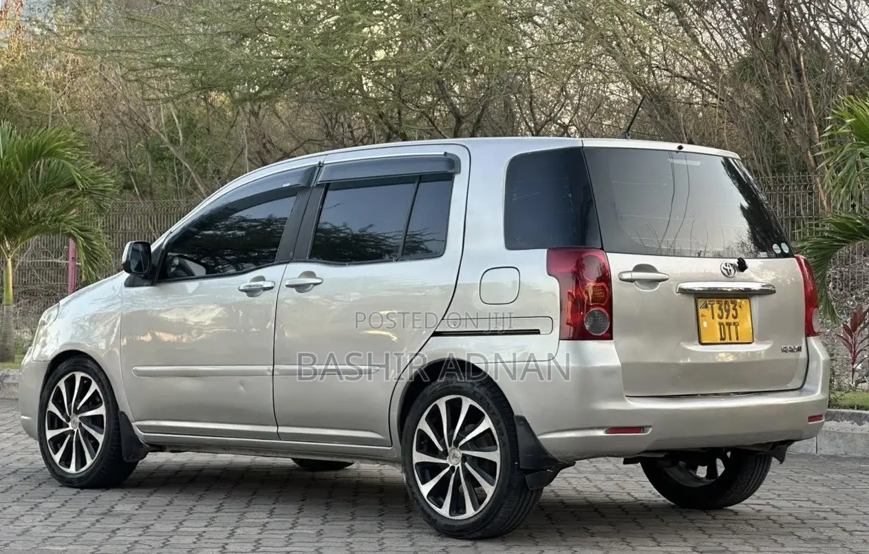 Toyota Raum 1.5 FWD 2004 Silver