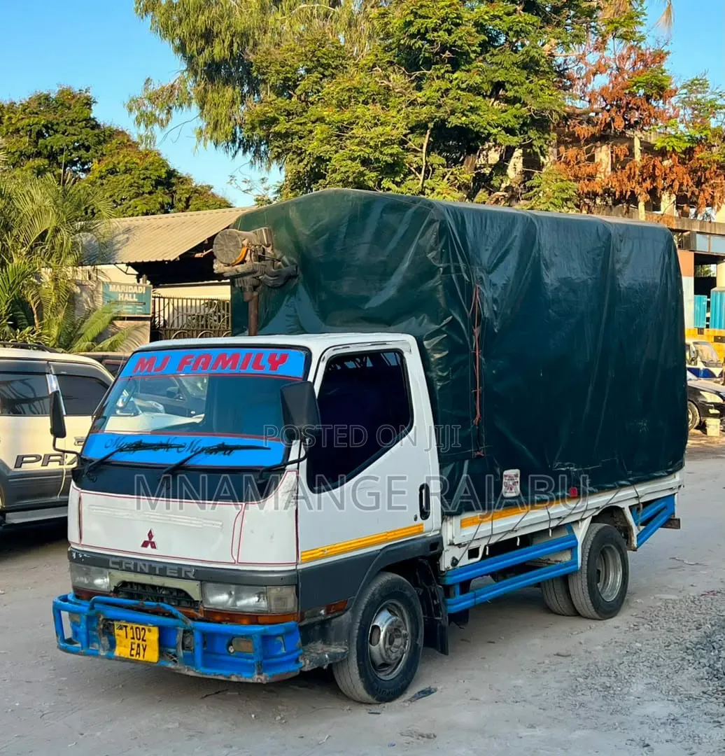 Mitsubishi Canter 2012 White