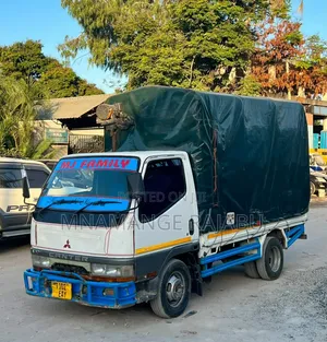 Mitsubishi Canter 2012 White