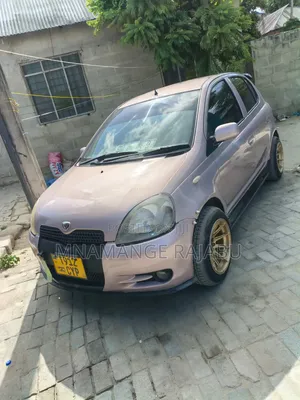 Toyota Vitz 2005 Gold
