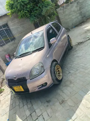 Toyota Vitz 2005 Gold