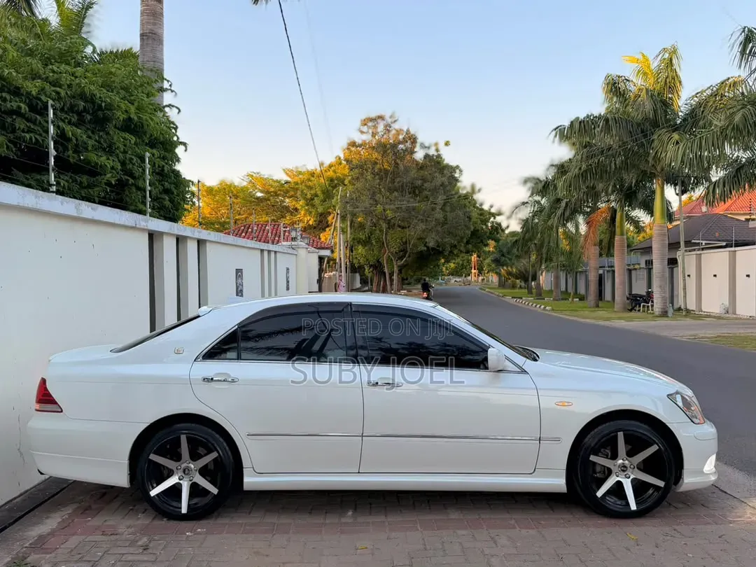 Toyota Crown 2007 White