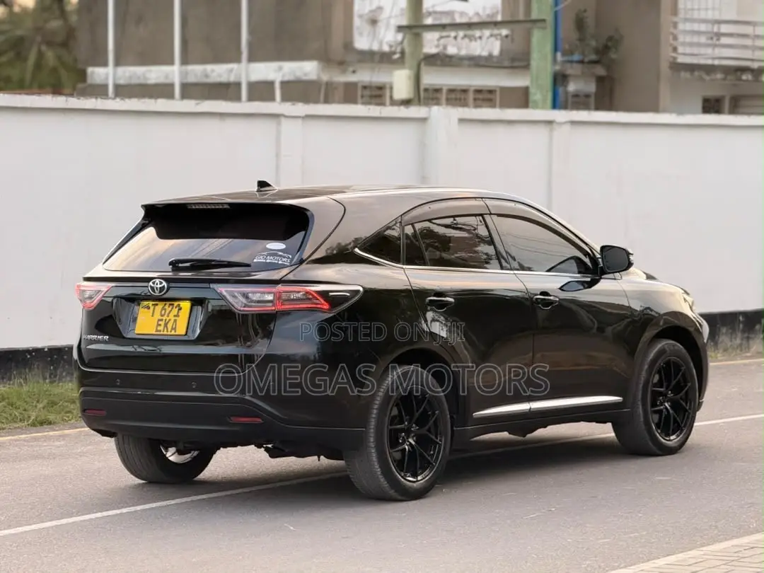 Toyota Harrier 2.0 2016 Black