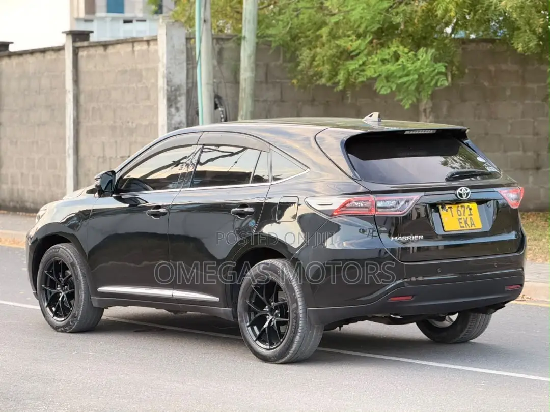 Toyota Harrier 2.0 2016 Black