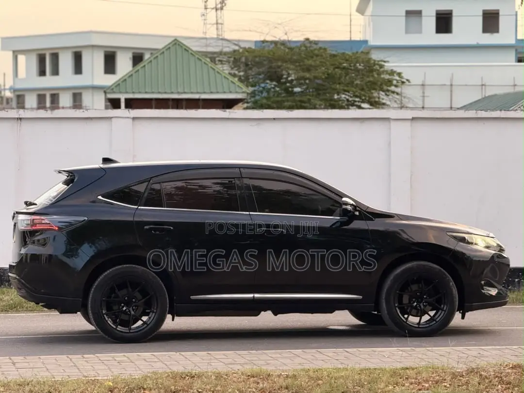 Toyota Harrier 2.0 2016 Black