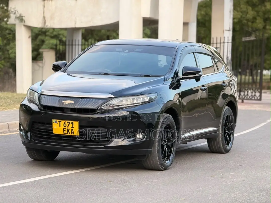 Toyota Harrier 2.0 2016 Black