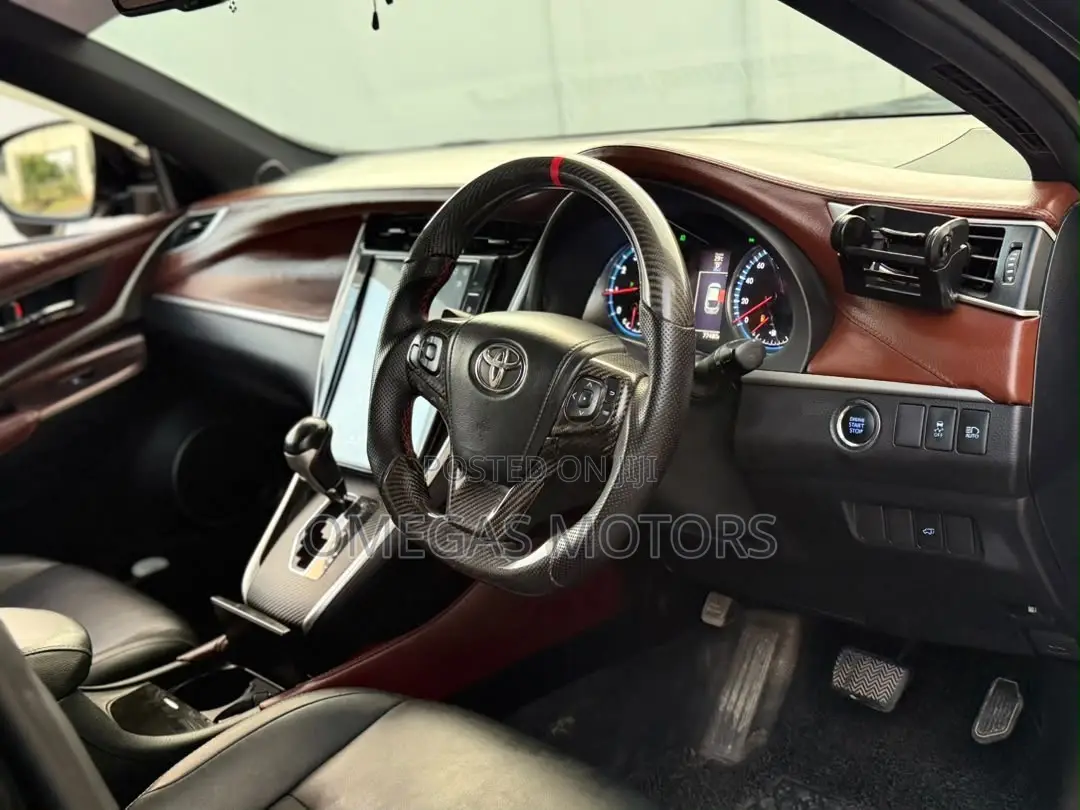 Toyota Harrier 2.0 2016 Black