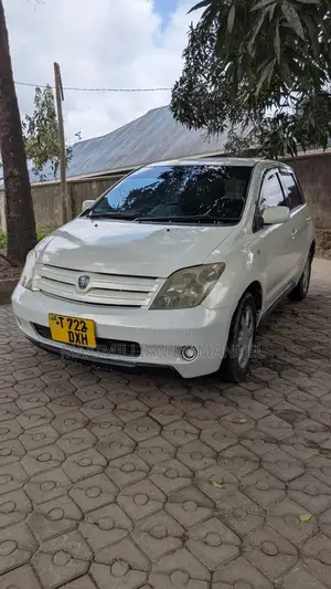 Toyota IST 2005 White