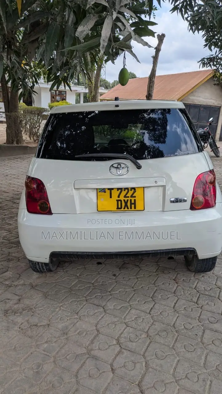 Toyota IST 2005 White