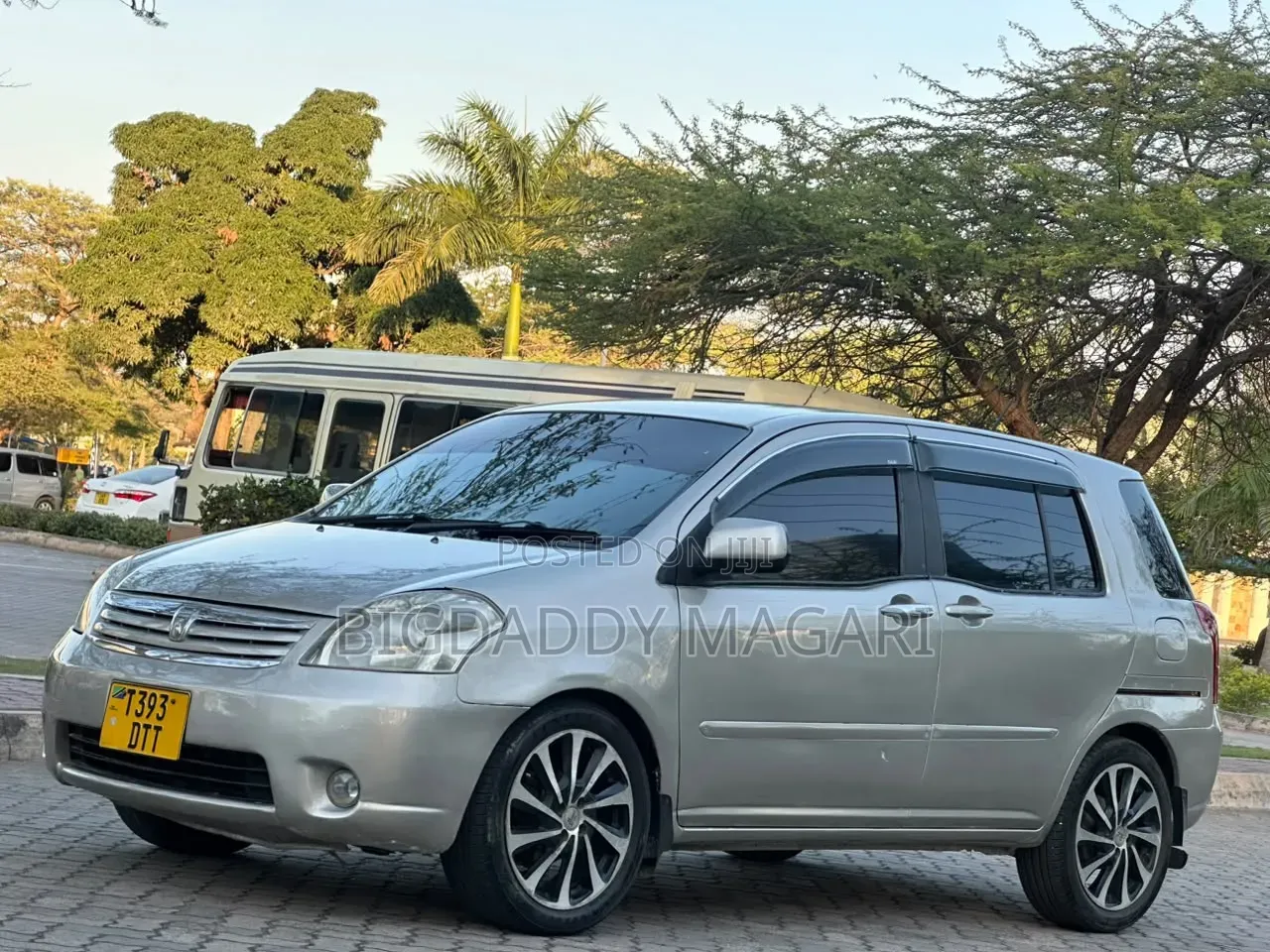Toyota Raum 2005