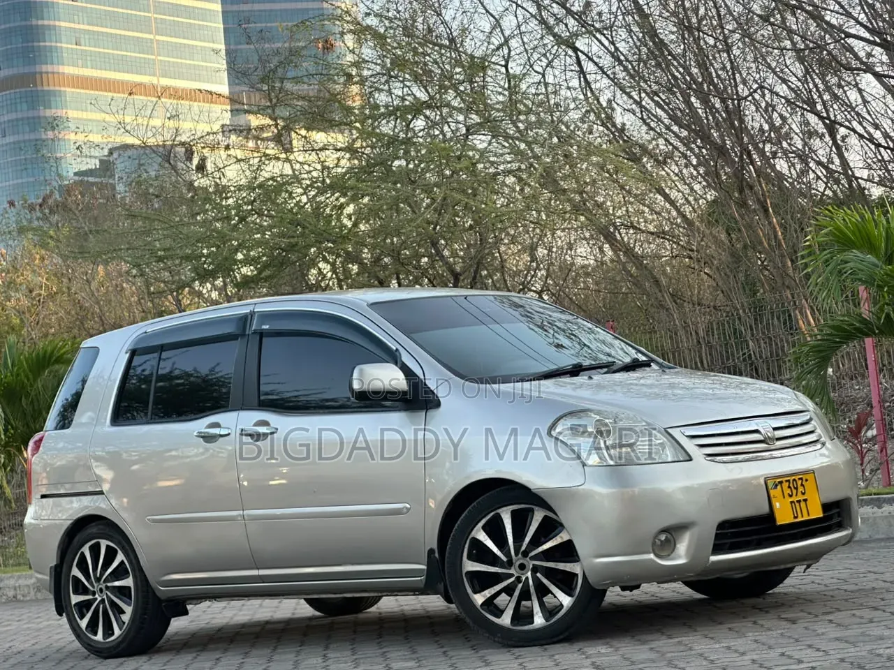 Toyota Raum 2005
