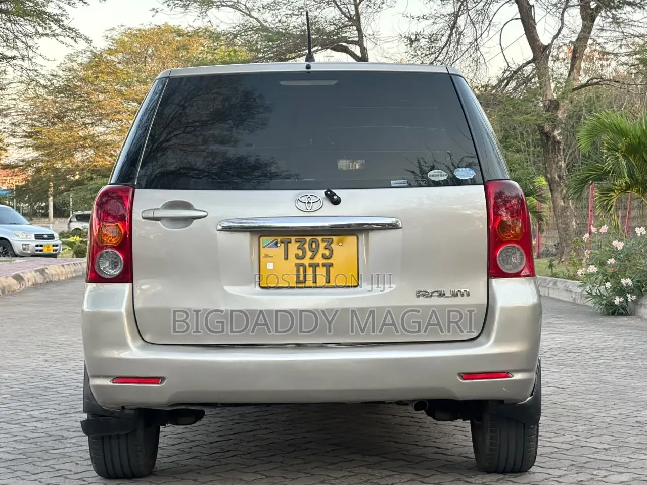 Toyota Raum 2005