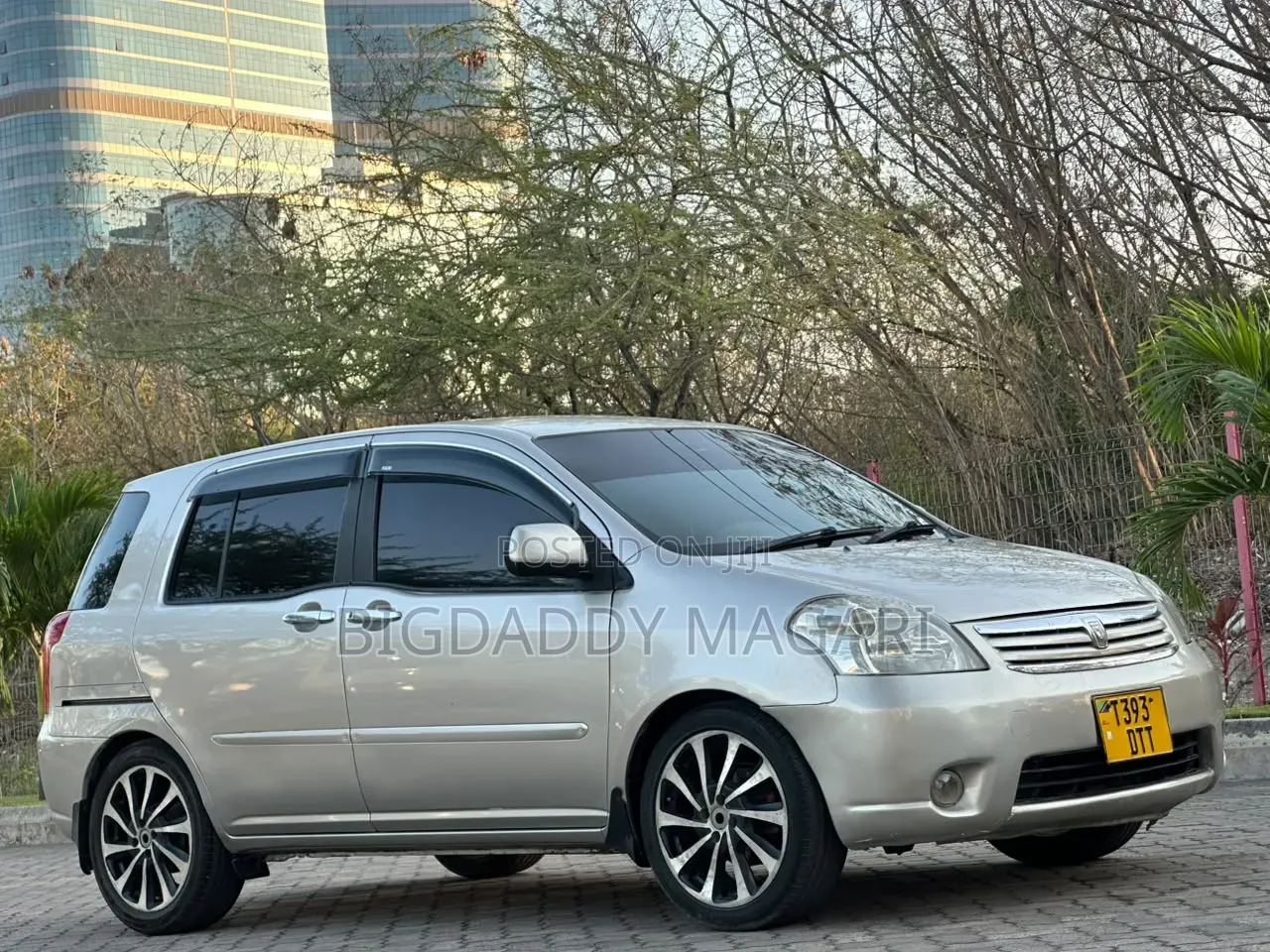 Toyota Raum 2005