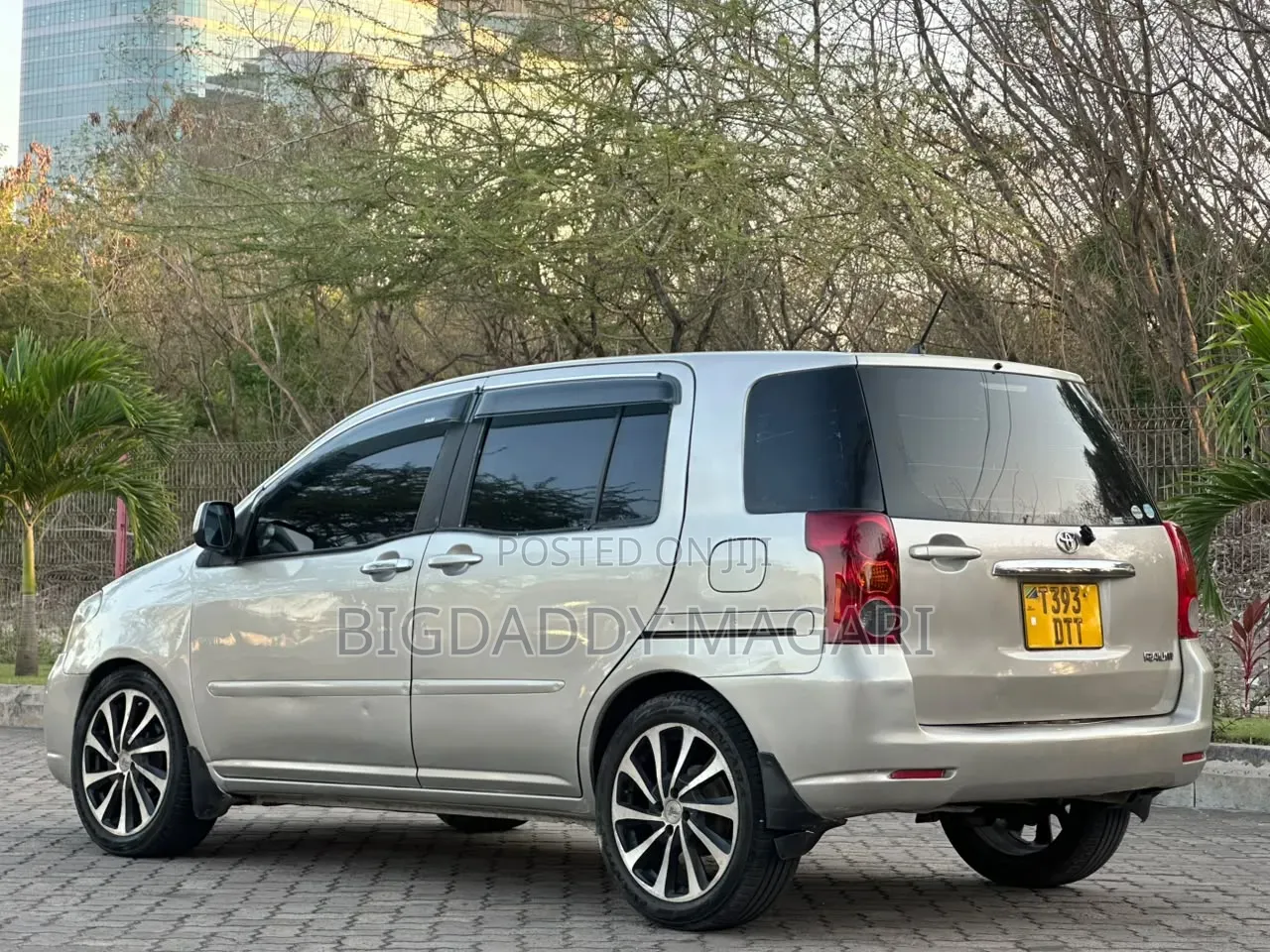 Toyota Raum 2005