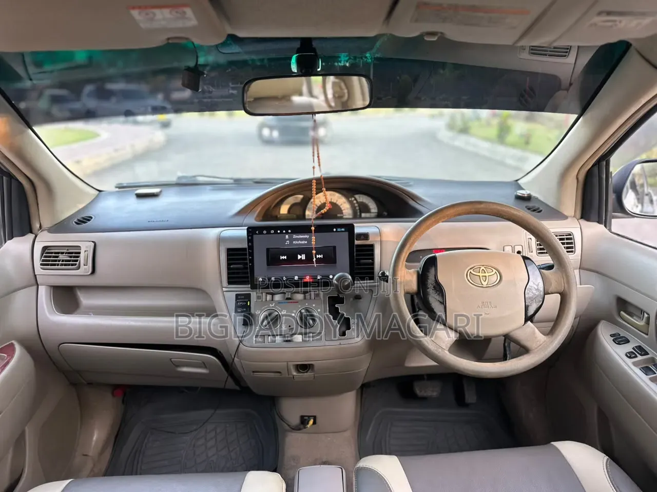 Toyota Raum 2005