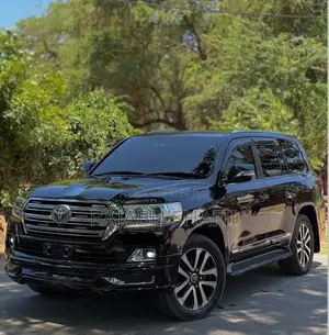 Toyota Land Cruiser 4.6 V8 ZX 2018 Black