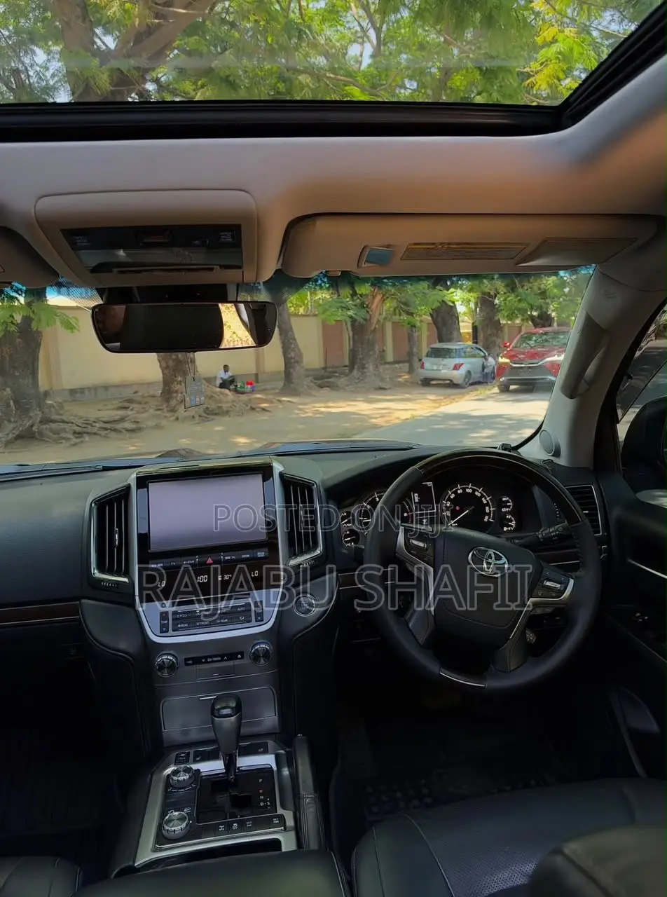 Toyota Land Cruiser 4.6 V8 ZX 2018 Black