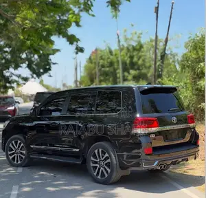 Toyota Land Cruiser 4.6 V8 ZX 2018 Black