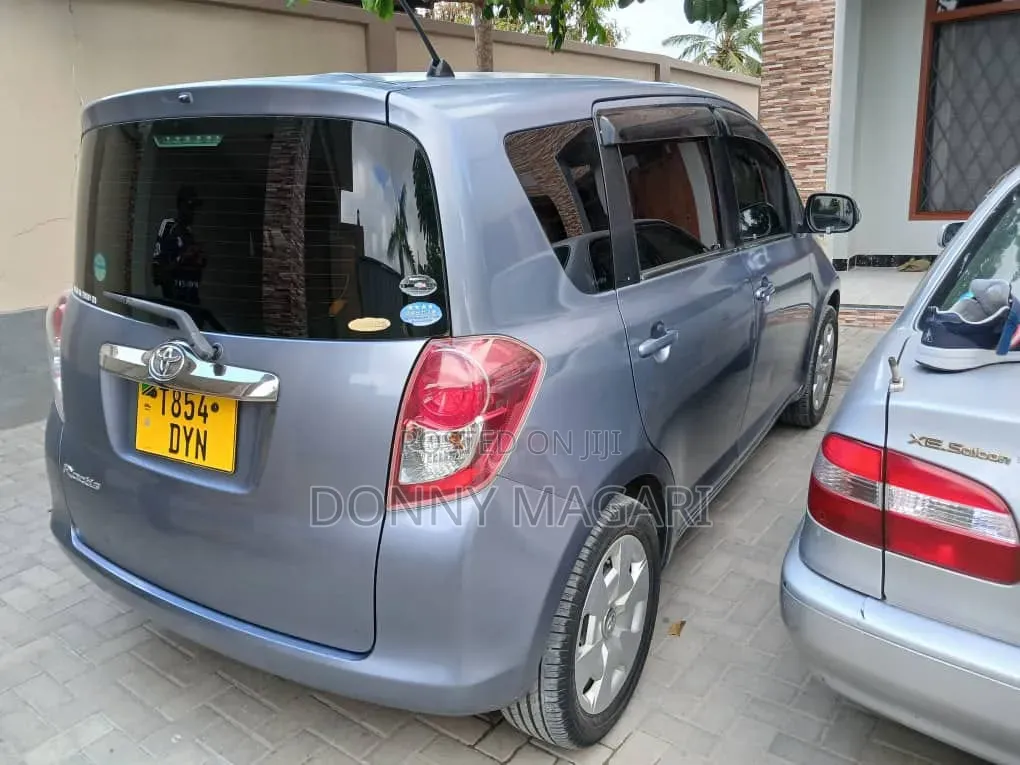 Toyota Ractis 2008 Gray
