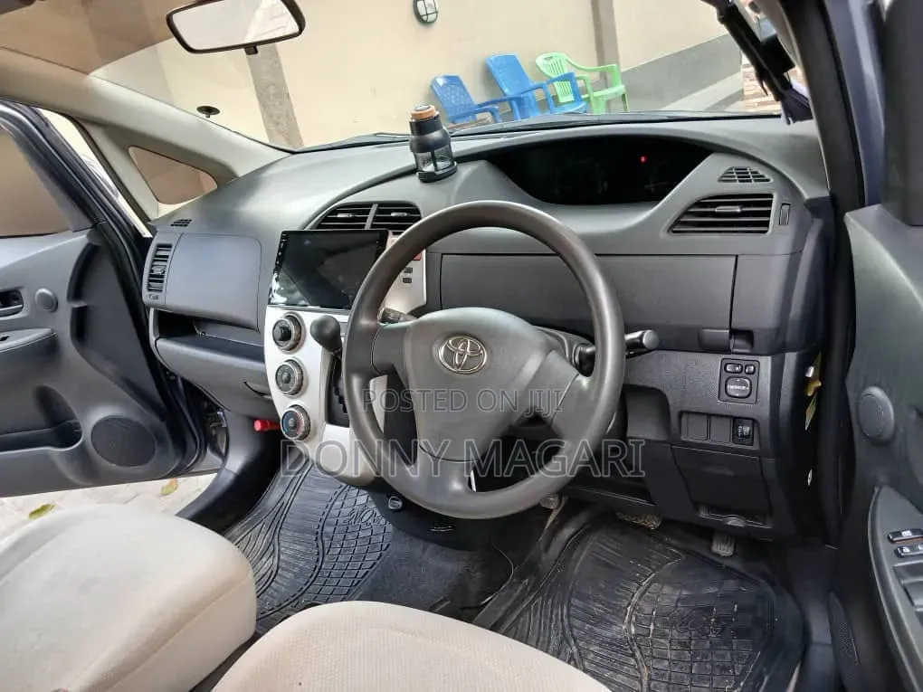 Toyota Ractis 2008 Gray